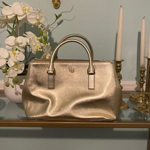 Tory Burch bag approx 13x8x4 dimensions. Gorgeous! A few marks on back.